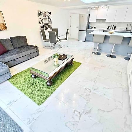 Paradigm House, Stunning 2-Bedroom Apartment 1, Free Parking, Oxford Exterior foto