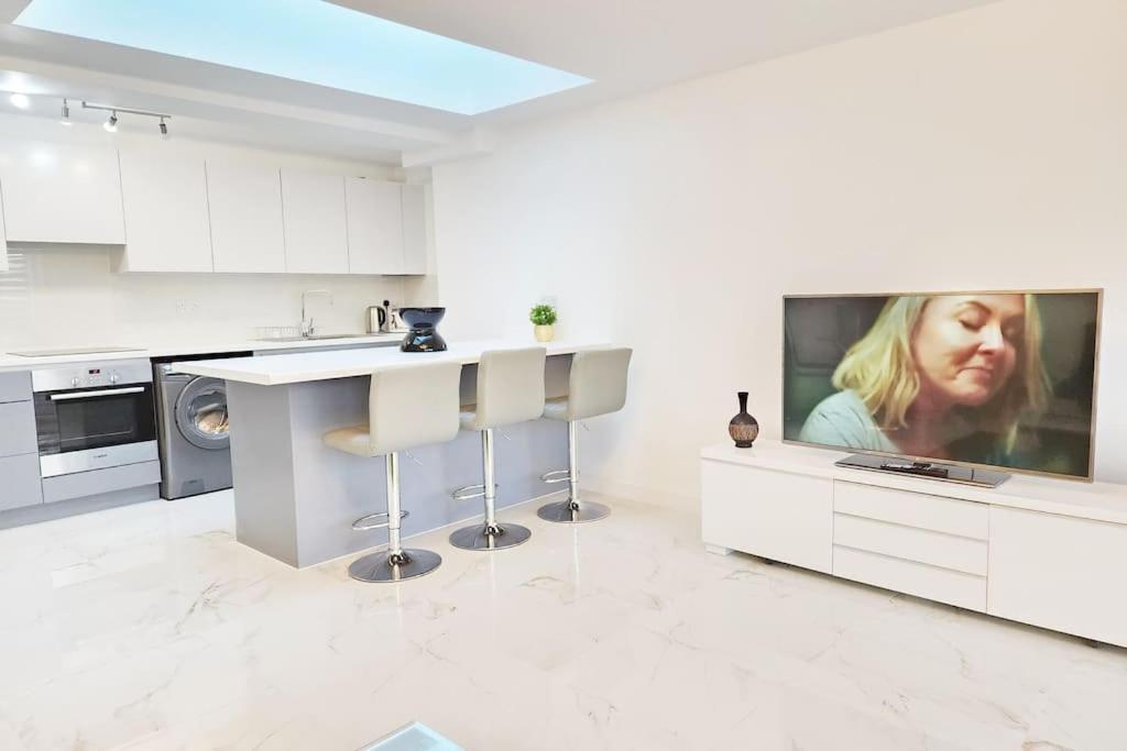 Paradigm House, Stunning 2-Bedroom Apartment 1, Free Parking, Oxford Exterior foto