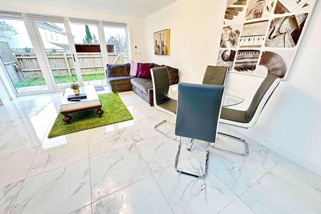 Paradigm House, Stunning 2-Bedroom Apartment 1, Free Parking, Oxford Exterior foto