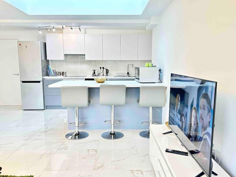 Paradigm House, Stunning 2-Bedroom Apartment 1, Free Parking, Oxford Exterior foto