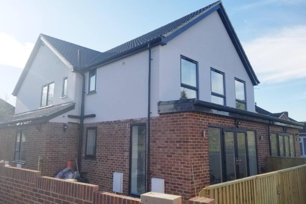 Paradigm House, Stunning 2-Bedroom Apartment 1, Free Parking, Oxford Exterior foto