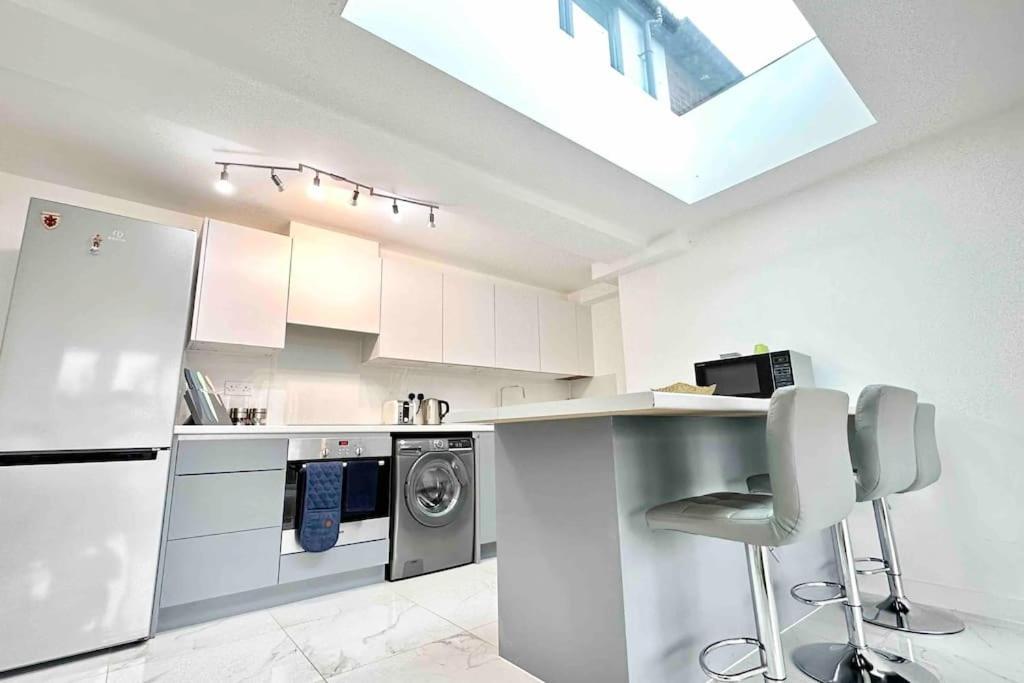 Paradigm House, Stunning 2-Bedroom Apartment 1, Free Parking, Oxford Exterior foto