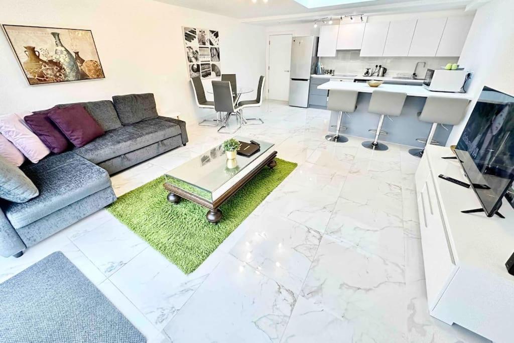 Paradigm House, Stunning 2-Bedroom Apartment 1, Free Parking, Oxford Exterior foto