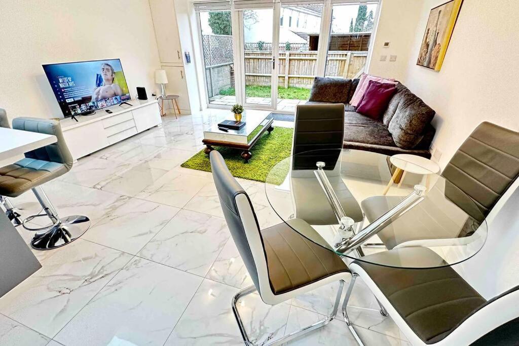 Paradigm House, Stunning 2-Bedroom Apartment 1, Free Parking, Oxford Exterior foto